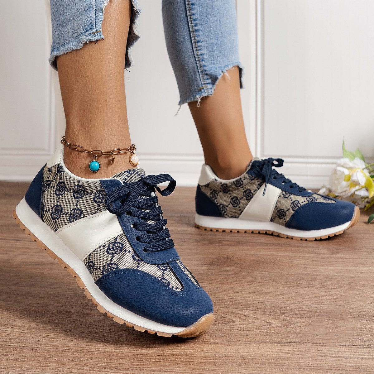 Floral Round Toe Flat Sneakers